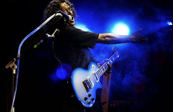 ދިރާގުން ޒީރޯ ޑިގްރީ ނާޝިދަށް ޓްރިބިއުޓެއް