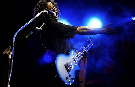 ފްލޫ ނާޝިދަށް ދަފުތަރެއް ހުޅުވައިފި