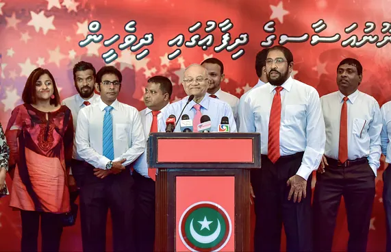 ވޯޓާ ގުޅިގެން މެންބަރުންނަށް ބިރެއްނުދެއްކޭނެ: މައުމޫން