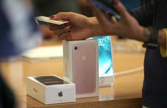 މީހެއްގެ ނަން "އައިފޯން 7" އަށް ބަދަލުކޮށްފި