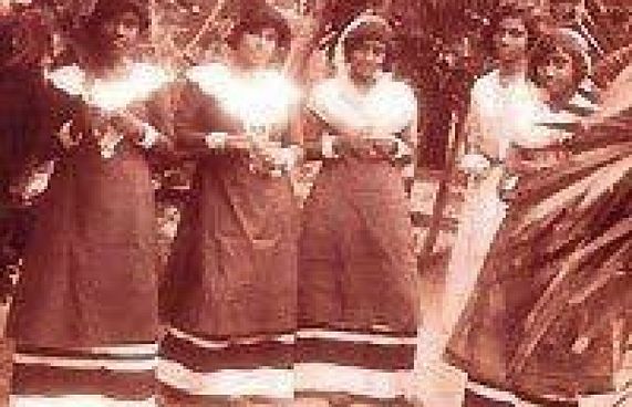 ބުރުގާގެ އެކި ސްޓައިލްތައް ފޮޓޯއިން