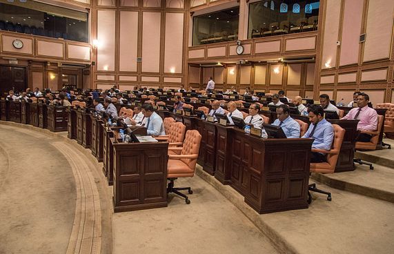 އިމްތިޔާޒްގެ ގާނޫނު އުވާލުން: ގޯހަކަށް ވެދާނެ؟!