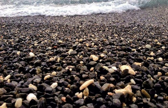 ފުވައްމުލަކު ގޮނޑުދޮށަށް ލެއްގި ހިލަތައް ނަގަނީ