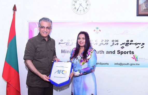 ޝެއިޚް ސަލްމާން ކުޅިވަރުގެ އިސްވެރިންނާ ބައްދަލުކޮށްފި