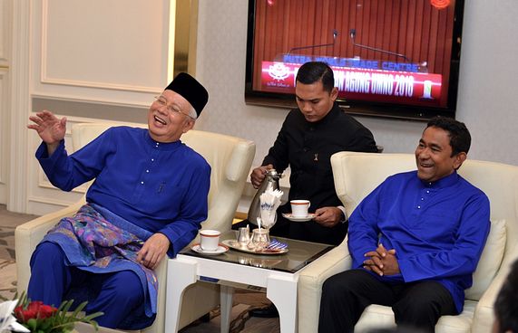 އާބިޓްރޭޝަނަށް ސިންގަޕޫރާއި މެލޭޝިއާގެ އެހީ ހޯދަނީ