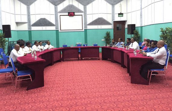 ޕީއެސްއެމްގެ އިސް ވެރިންނާ އެމްޑީޕީން ބައްދަލުކޮށްފި