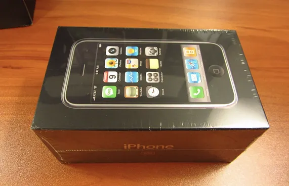 ފުރަތަމަ ޖީލުގެ އައިފޯނުތައް އީބޭގައި، ވިހިހާސް ޑޮލަރު