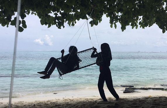 ރަށްވެހިކަން ނުދިނަސް ހެޔޮ، ރައްޔިތުކަން ދީ!