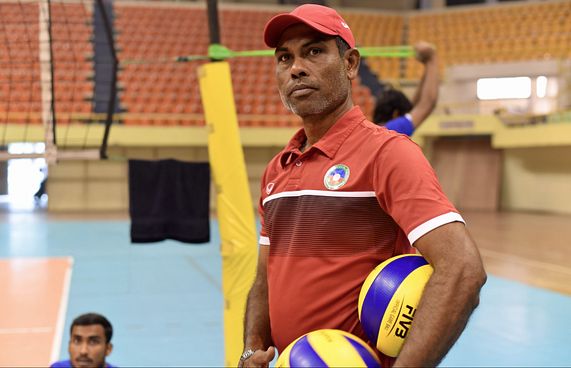 އުމުރުން 44 އަހަރުގައި ނިޒާރު އަލުން ވޮލީ ކޯޓަށް