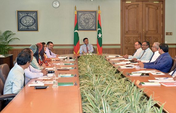 ދައުލަތަށް ލިބެން ޖެހޭ ފައިސާ ބޭރުގެ އެހީއާއެކު ހޯދަނީ