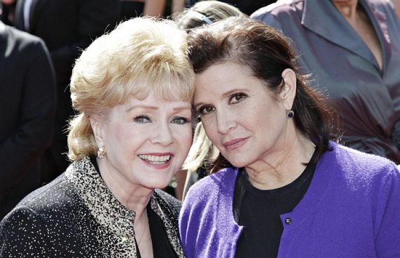 ކެރީ އާއި ޑެބީ އަށް ހާއްސަ ޝަރަފެއް