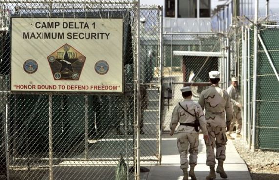 ގުއަންޓަނާމޯ ބޭ ޖަލުން މިނިވަންކުރި ބަޔަކު ސައުދީ އަށް