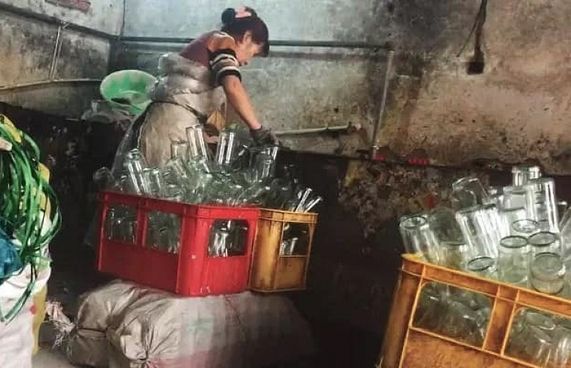 ޗައިނާގައި ވިނިގާ، ސޯސް އަދި ޗިކަން ސްޓޮކްގެ ފޭކް