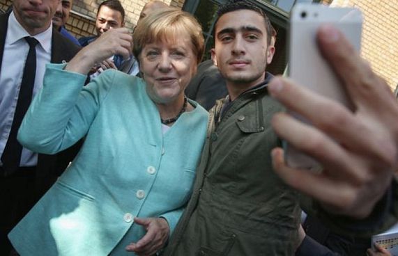 ސެލްފީއެއްގެ މައްސަލާގައި ފޭސްބުކް ގޮވައިގެން ކޯޓަށް