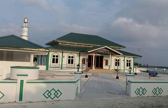 ޗަމްޕާ އާއިލާ އިން އެޅި ދެ މިސްކިތް ހަވާލުކޮށްފި