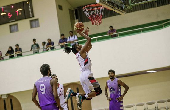 ކިންގްސް އަތުން ޓީރެކްސް އަށް މޮޅެއް