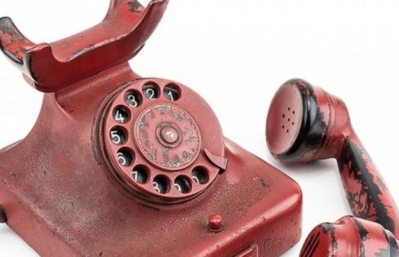 ހިޓްލަރު ބޭނުންކުރި ފޯނު ނީލަން ކިޔަނީ