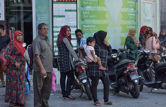 އޮޅުންބޮޅުން: ޒިންމާ ނަގާނީ ކޮން ފަރާތަކުންތޯ؟