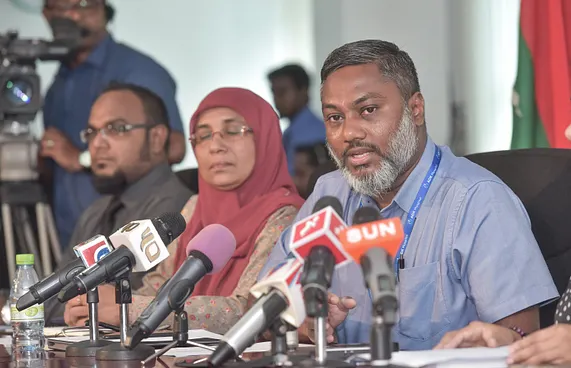 އަހަރެމެން ހުން އަންނަނީ ބިރުން ގޮސް!