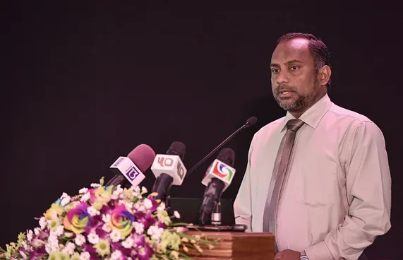 ކުރީގެ މިނިސްޓަރު ޒިޔާދުގެ ޝަރީއަތް މާދަމާ ފަށަނީ