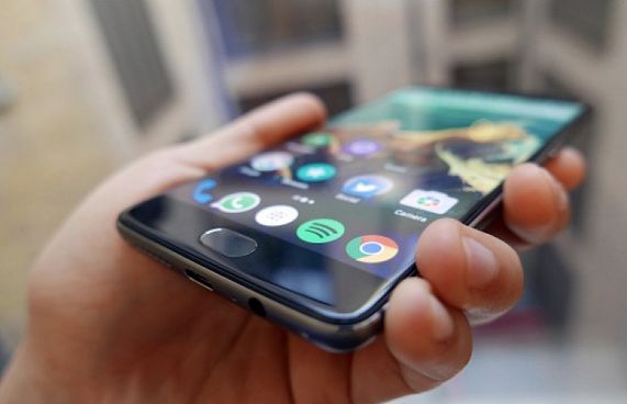 ވަންޕްލަސް 5: ވަންޕްލަސް 4 ކޮބާ؟