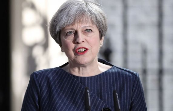 އިނގިރޭސި ބޮޑު ވަޒީރު އަވަހާރަކޮށްލަން އުޅެފި