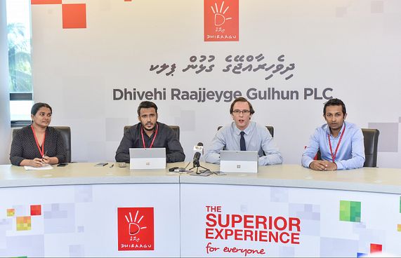 ދިރާގުގެ ކަނެކްޝަނަކާއެކު މެކްބުކް ޕްރޯއެއް