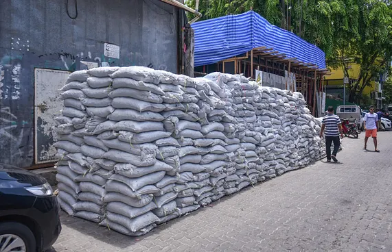 ސިމެންތި ލިބުން ދަތިވެ ބައެއް މަޝްރޫއުތައް ނުހިންގިފައި