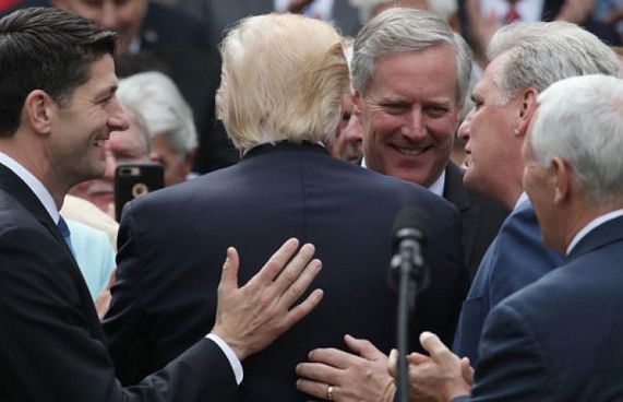 އޮބާމާކެއާ "މަރުވެއްޖެ" ކަމަށް ޓްރަމްޕް ވިދާޅުވެއްޖެ