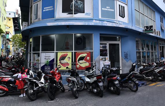 އޭޖޭއީ އެމްޕޯރިއަމް: އިތުބާރާ އެކު އަގުހެޔޮކޮށް