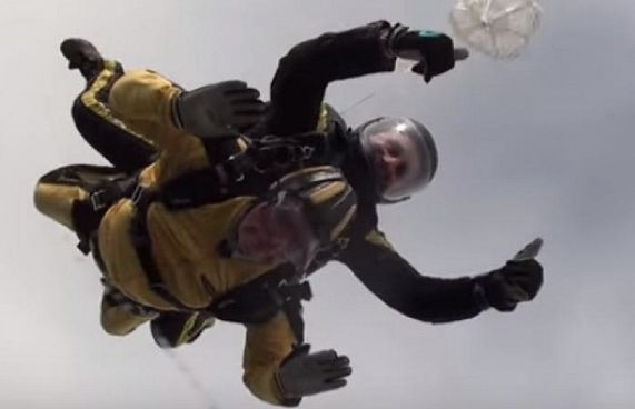 101 އަހަރުގެ މީހަކު ސްކައިޑައިވްކޮށް ރެކޯޑް ހަދައިފި