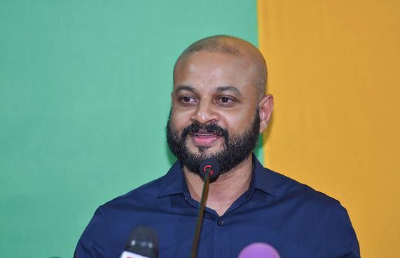 އަސޭލާއާ ބައްދަލުވީ ފާރިސްގެ ފަރާތުން: ރައީސް