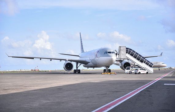 އެއާޕޯޓުގައި ދެ ބޯޓެއް ޖެހި އެކްސިޑެންޓެއް ހިނގައިފި