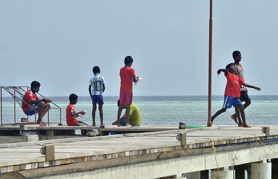 އަހަރެމެން އެހެން ރަށަކަށް ބަދަލުކޮށްދީ!