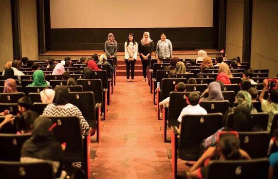 ޒެނީޝާ އީދު ފާހަގަކުރެއްވީ ކުޑަކުދިންނާއެކު ސިނަމާގައި