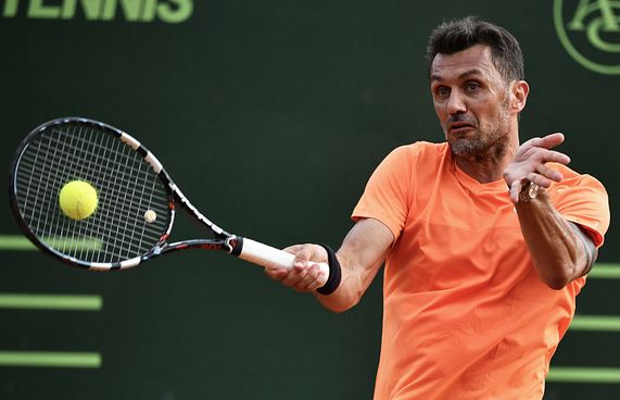 ޕްރޮފެޝަނަލް ޓެނިސް ފުރަތަމަ މެޗުން މަލްޑިނީ ބަލިވެއްޖެ