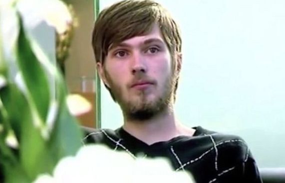 މި މީހާ ދަތް ނޫނގުޅައި 20 އަހަރު ހުރި