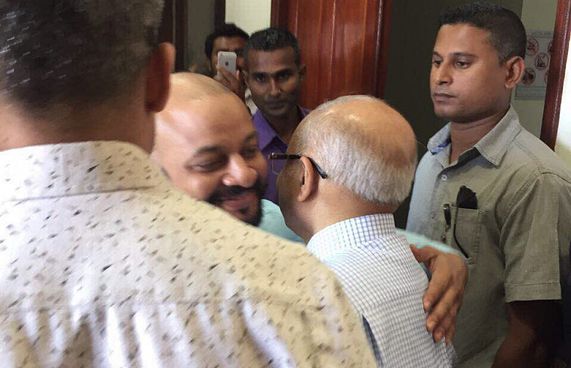 ފާރިސްގެ ޝަރީއަތަށް މައުމޫން ވަޑައިގެންފި