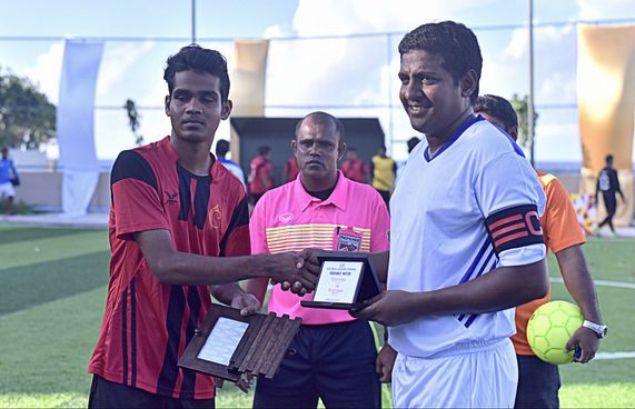 ސެންޓާރާ ރަސްފުށީގެ މުވައްޒަފުންނަށް ފުޓްސަލް ދަނޑެއް