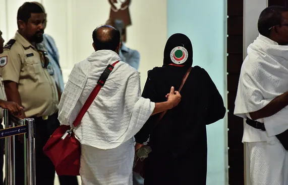 އުމްރާވެރިންނަށް ޑޮލަރު ގަތުމަށް ދިން މުއްދަތު އިތުރު ކޮށްފި