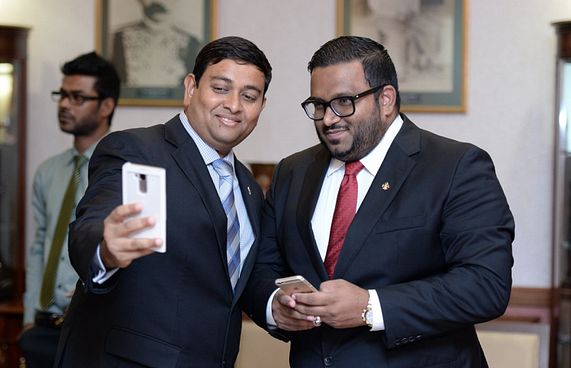 ޝައިނީއަށް އަދީބުގެ ވާހަކަ ގަބޫލުކުރެއްވޭ!