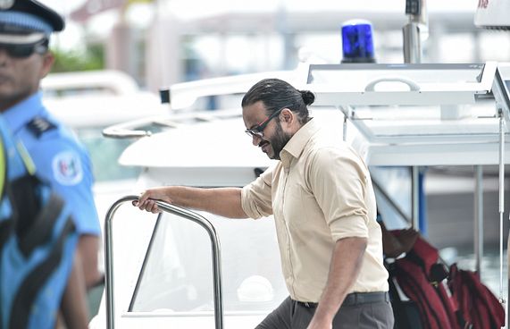 ދައުލަތުން އުޅެނީ ސިޔާސީ ގޮތުން ފްރޭމް ކުރަން: އަދީބު