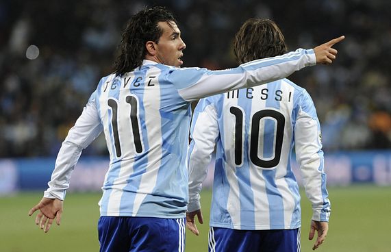 ވޯލްޑް ކަޕްގައި މަނާ ބޭސް ބޭނުންކުރިކަމުގެ ތުހުމަތު