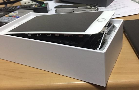 އައިފޯން 8 ޕްލަސް ފުފި، ދެފަޅިވާ މައްސަލައެއް ބަލަނީ