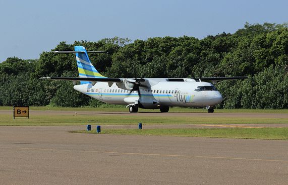 ގަދަކަމުން ފްލައިޓަކަށް އަރައި ކުޑަކުއްޖަކު އަތުލައިފި