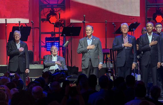 އެމެރިކާގެ ކުރީގެ ހުރިހާ ރައީސުން އެއް ސްޓޭޖަކަށް