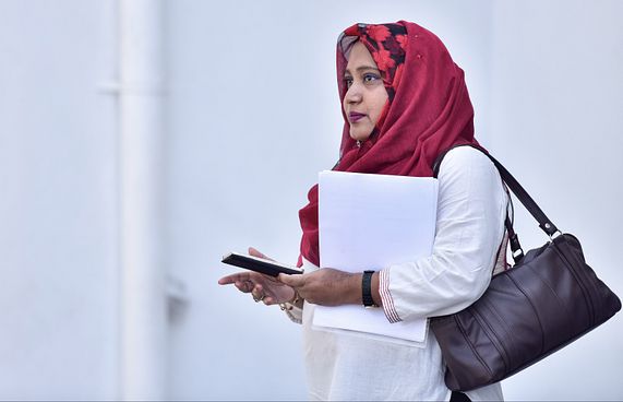 ޑރ. ނާޒްގެ މައްޗަށް ބޮޑެތި ތުހުމަތުތަކެއް