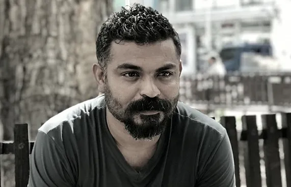 ރަވީ: ބޭރުގެ ފެސްޓިވަލްތަކުން އެވޯޑް ހޯދާ ޑައިރެކްޓަރު