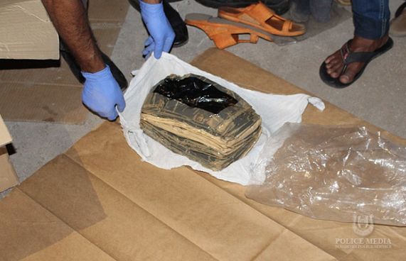 ކަނޑުމަގުން އެތެރެކުރި ދެ ކިލޯގެ ޑްރަގް އަތުލައިގެންފި