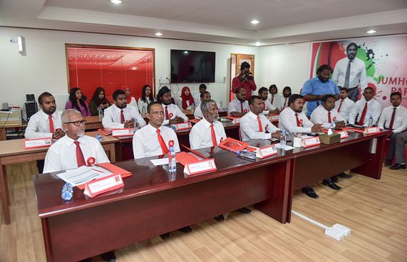 ރައީސަށް އިތުރު ފުރުސަތެއް ދޭން ބޭނުމެއް ނުވޭ: ރިޔާޒް